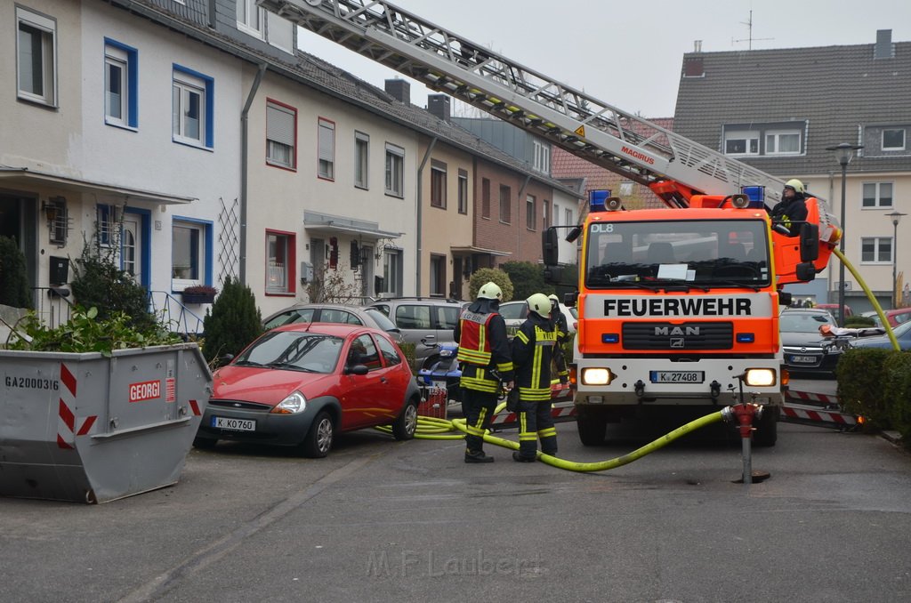 Feuer 2 Dach Koeln Brueck Diesterweg P13.JPG - Miklos Laubert